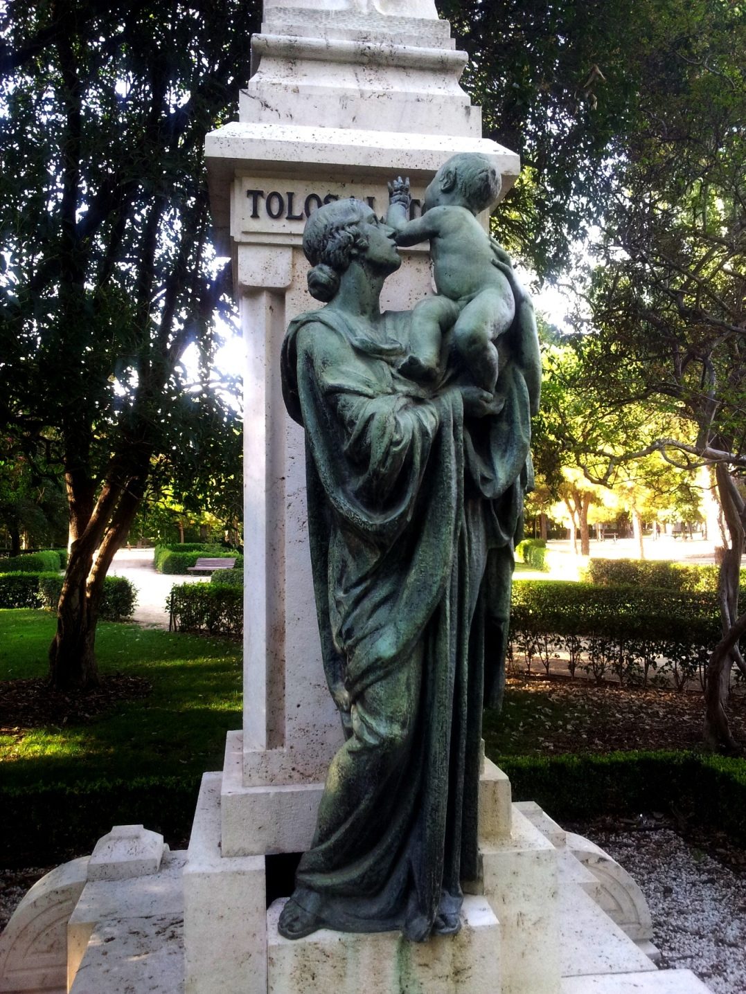 Manuela Tolosa Latour's monument, Parque del Retiro, Madrid - 03.jpg